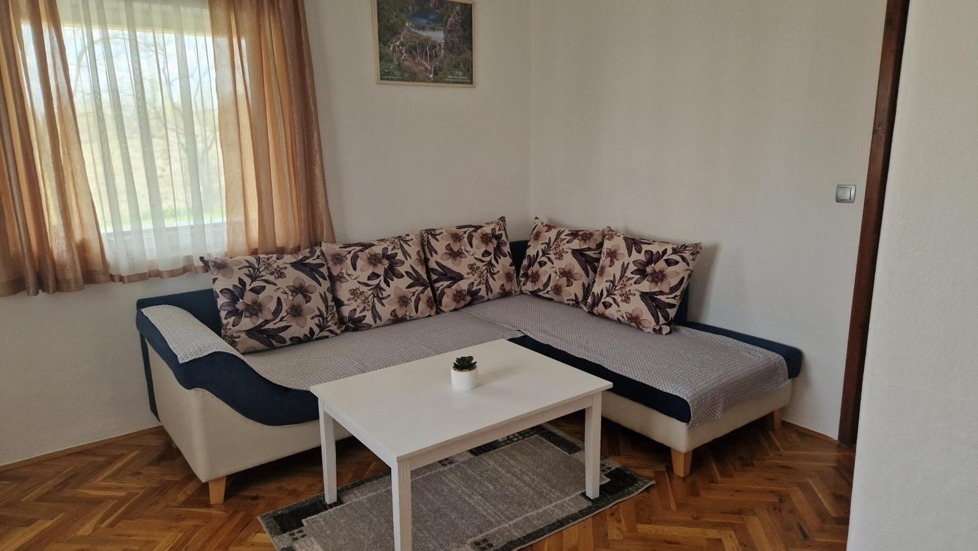 Nikolina Apartment *