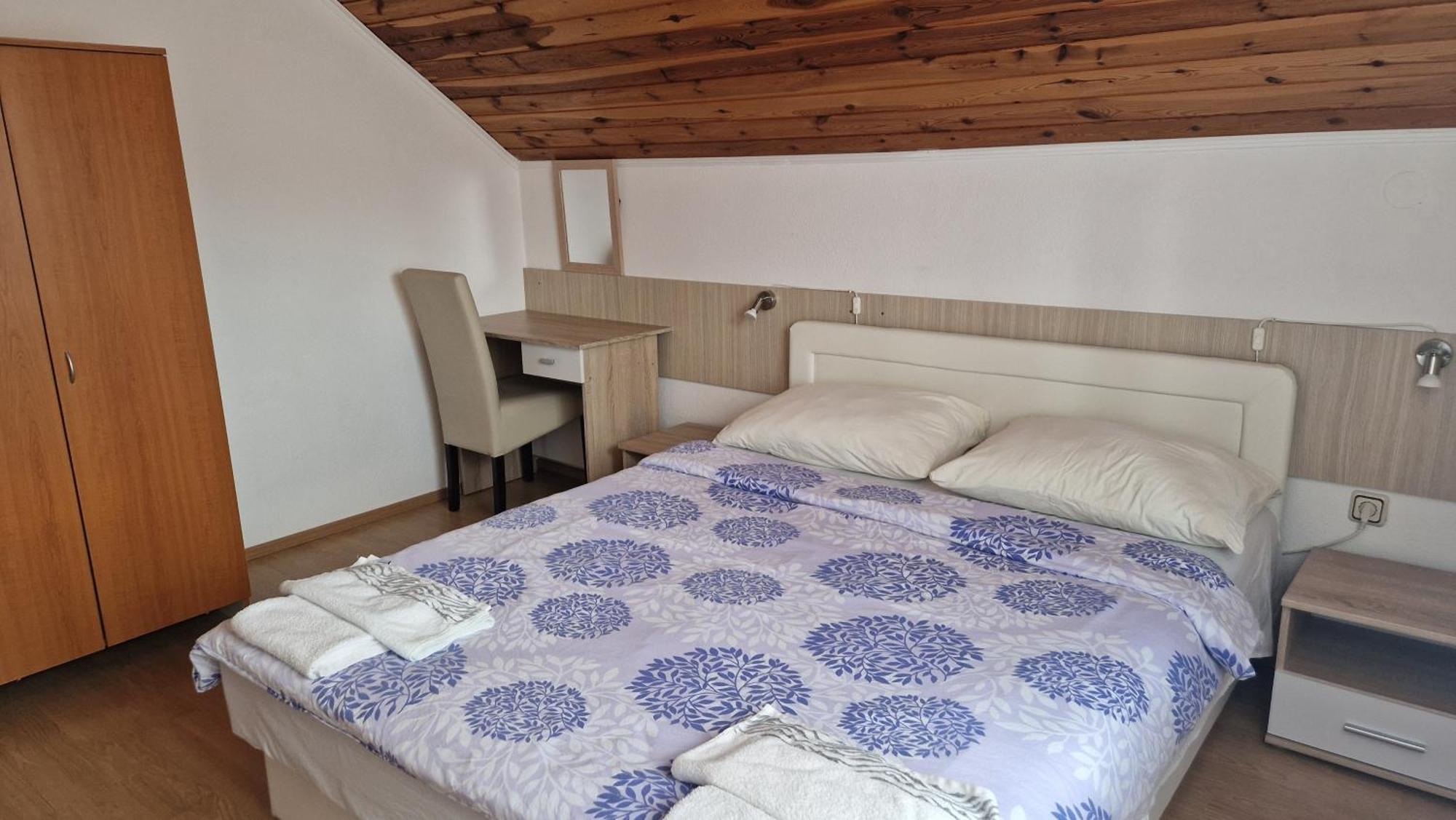 Nikolina Apartment